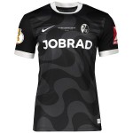 Kinder SC Freiburg 2025/26 Auswärtstrikot DFB-Pokal Halbfinale Kinder SC Freiburg 2025/26 Auswärtstrikot DFB-Pokal Halbfinale
