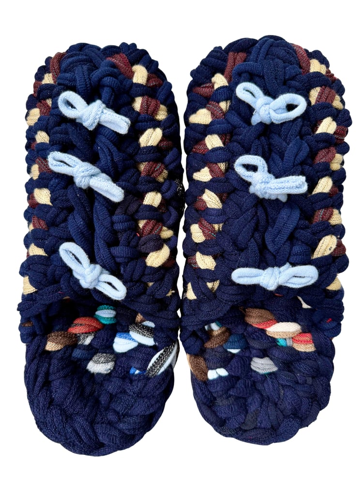 Gestrickte Upcycling-Hausschuhe