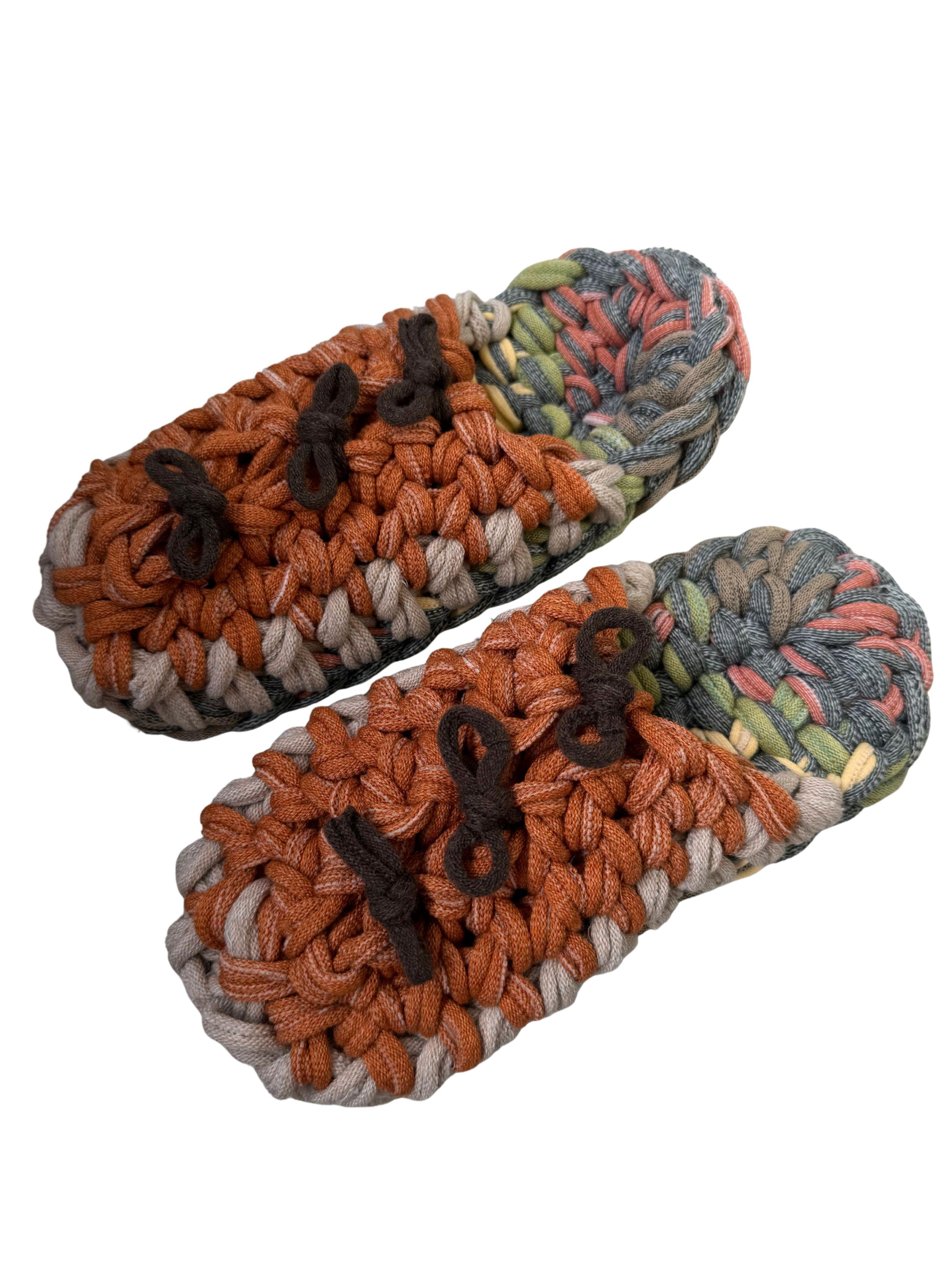 Gestrickte Upcycling-Hausschuhe