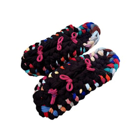 Gestrickte Upcycling-Hausschuhe