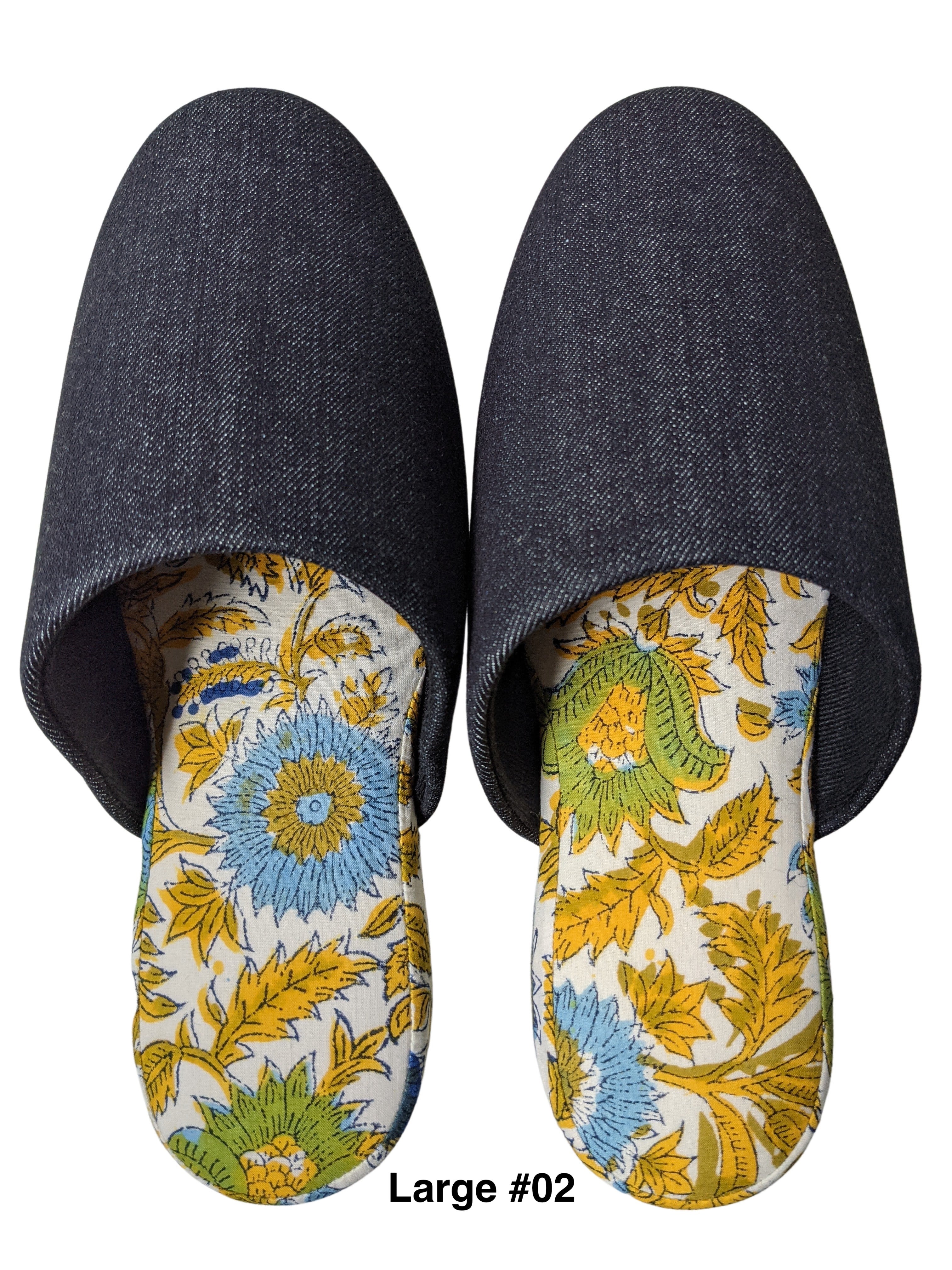 Große Hausschuhe aus Denim und Blumenmuster