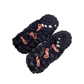 Gestrickte Upcycling-Hausschuhe Gestrickte Upcycling-Hausschuhe