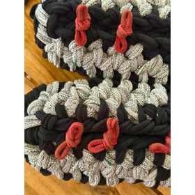 Gestrickte Upcycling-Hausschuhe Gestrickte Upcycling-Hausschuhe