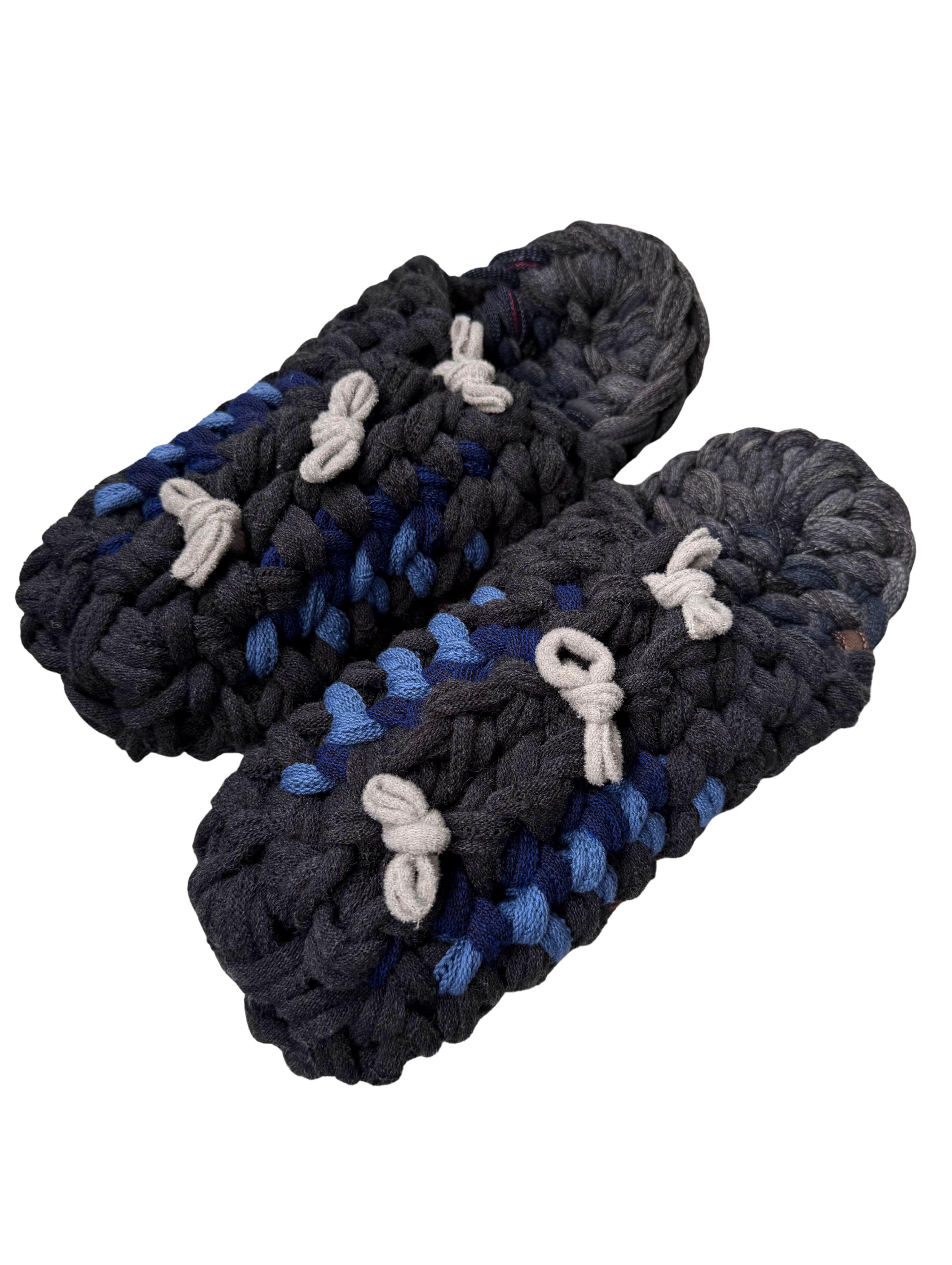 Gestrickte Upcycling-Hausschuhe
