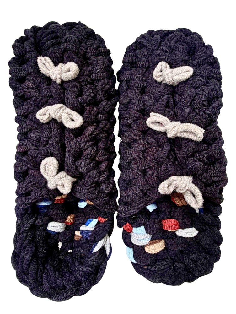 Gestrickte Upcycling-Hausschuhe