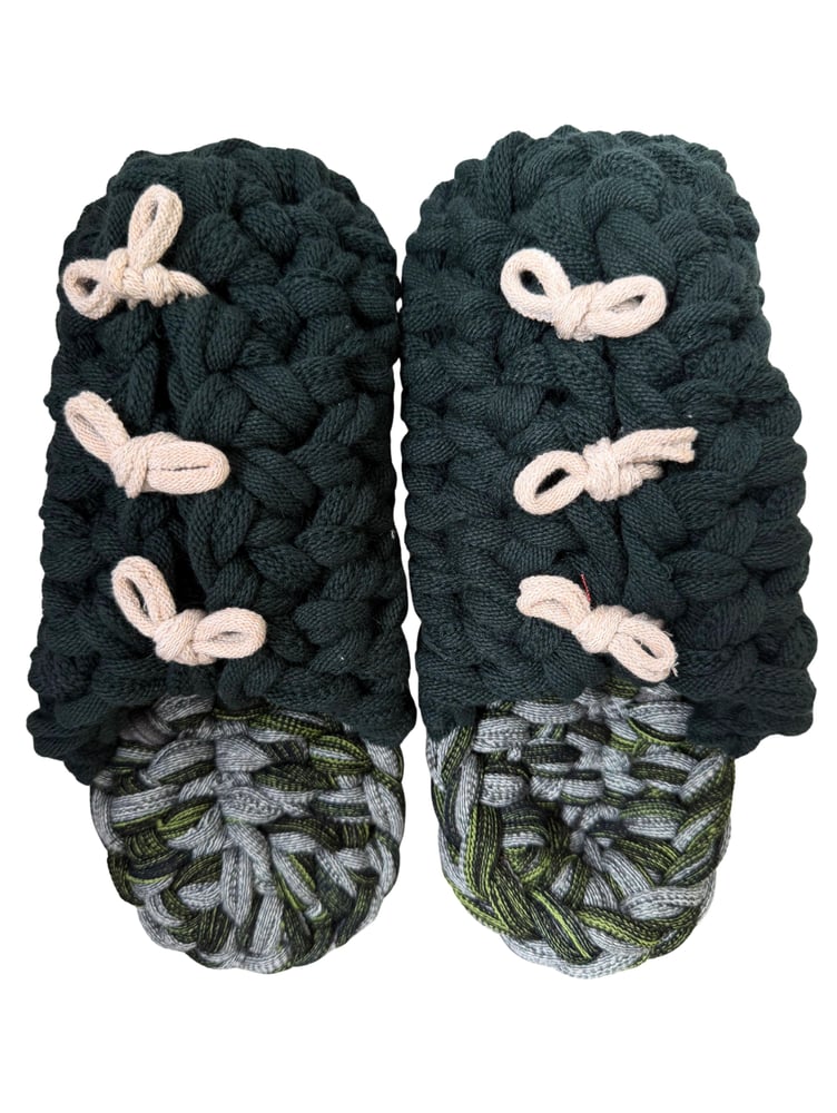Gestrickte Upcycling-Hausschuhe
