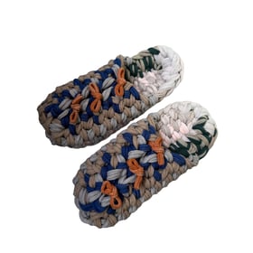 Gestrickte Upcycling-Hausschuhe