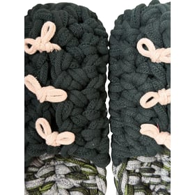 Gestrickte Upcycling-Hausschuhe Gestrickte Upcycling-Hausschuhe