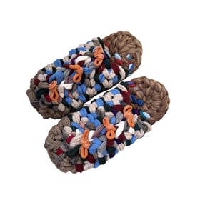 Gestrickte Upcycling-Hausschuhe