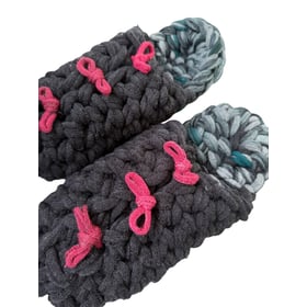 Gestrickte Upcycling-Hausschuhe Gestrickte Upcycling-Hausschuhe