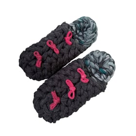 Gestrickte Upcycling-Hausschuhe