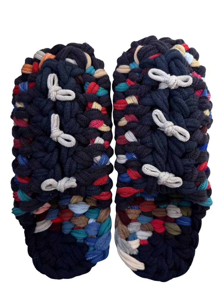Gestrickte Upcycling-Hausschuhe