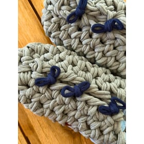 Gestrickte Upcycling-Hausschuhe