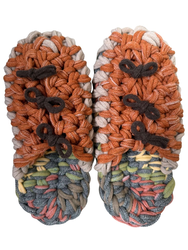 Gestrickte Upcycling-Hausschuhe