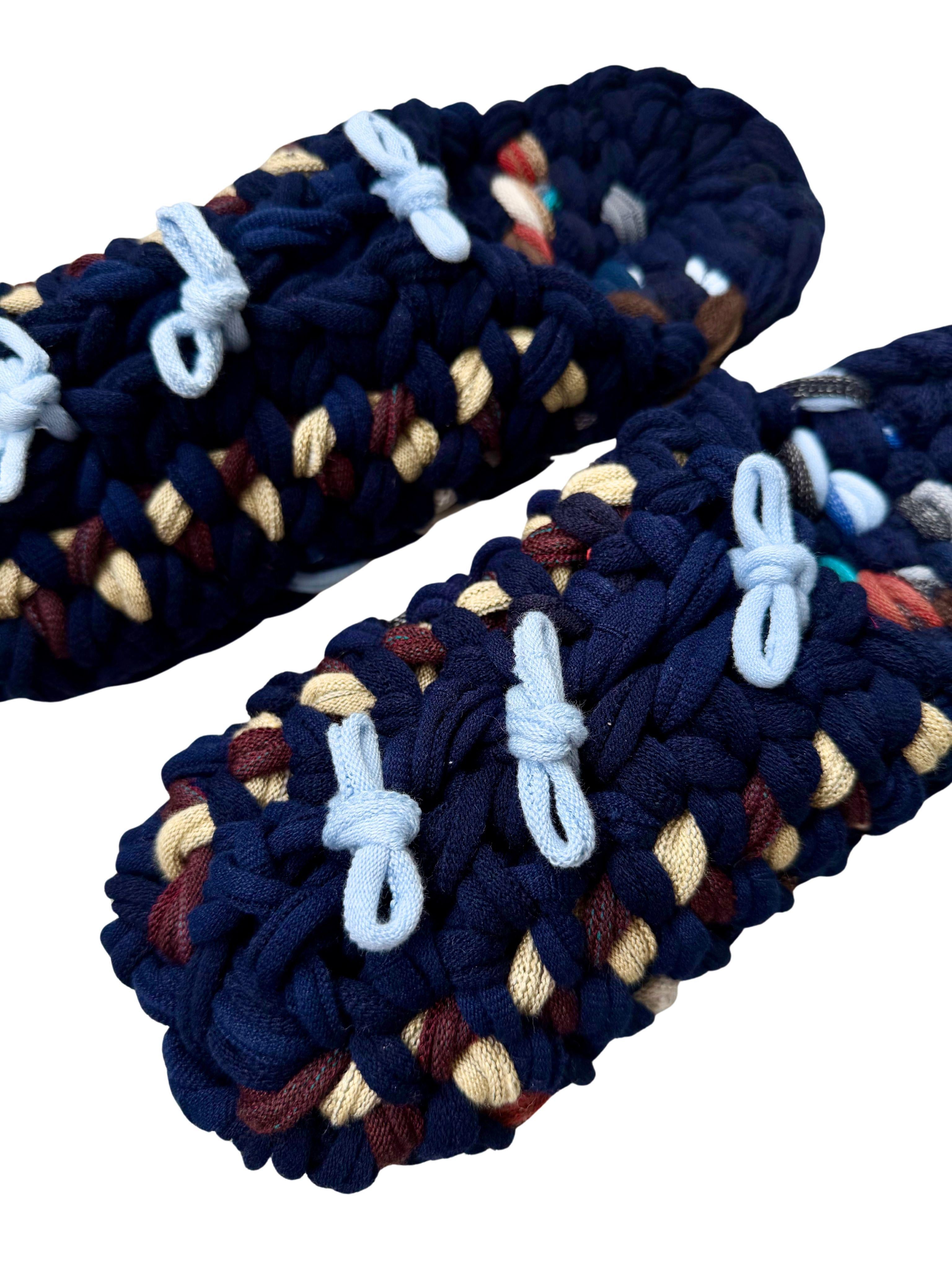 Gestrickte Upcycling-Hausschuhe