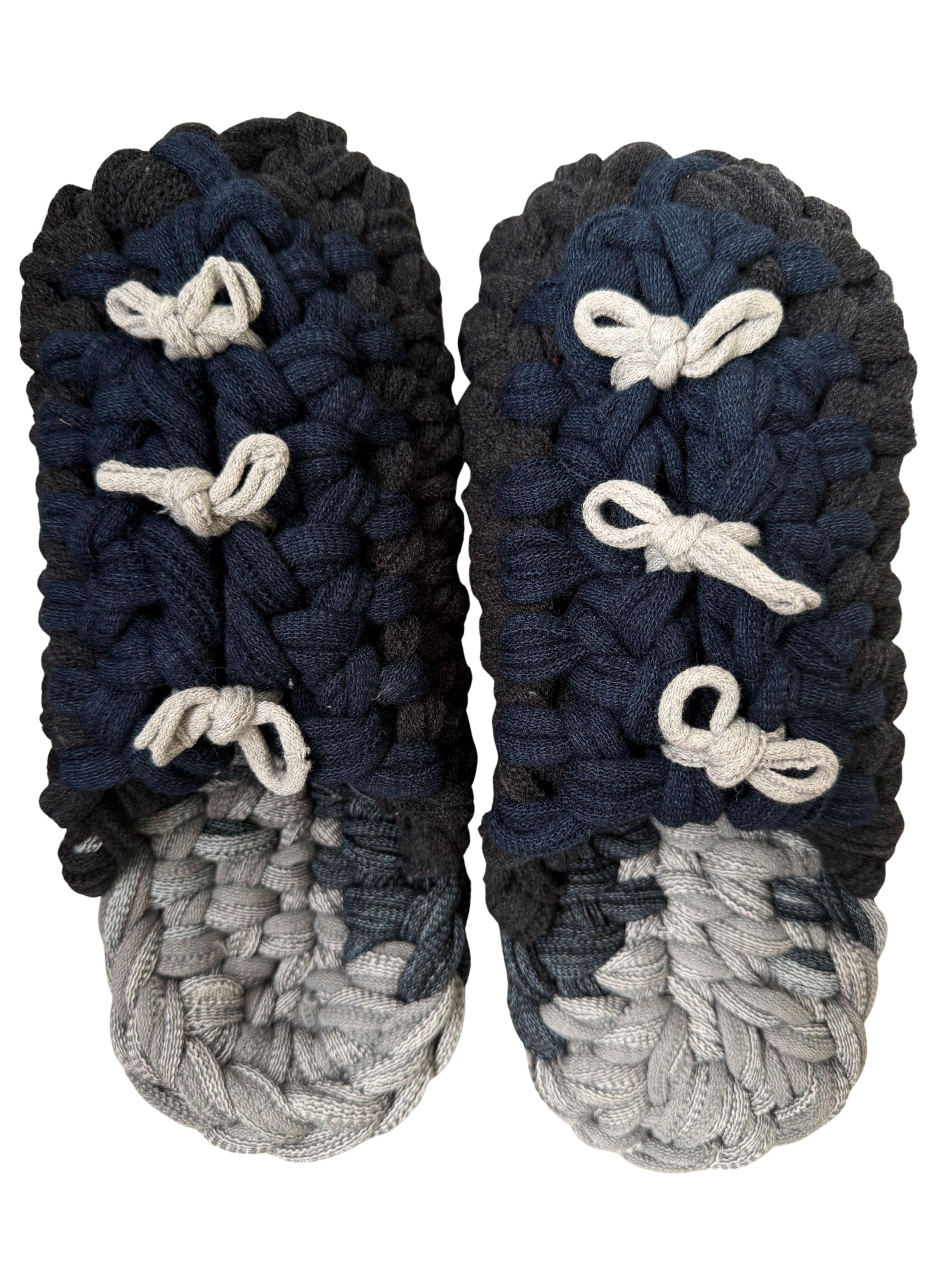 Gestrickte Upcycling-Hausschuhe