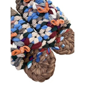 Gestrickte Upcycling-Hausschuhe