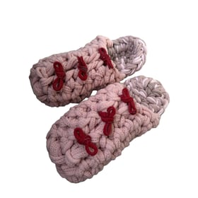 Gestrickte Upcycling-Hausschuhe