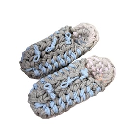 Gestrickte Upcycling-Hausschuhe Gestrickte Upcycling-Hausschuhe