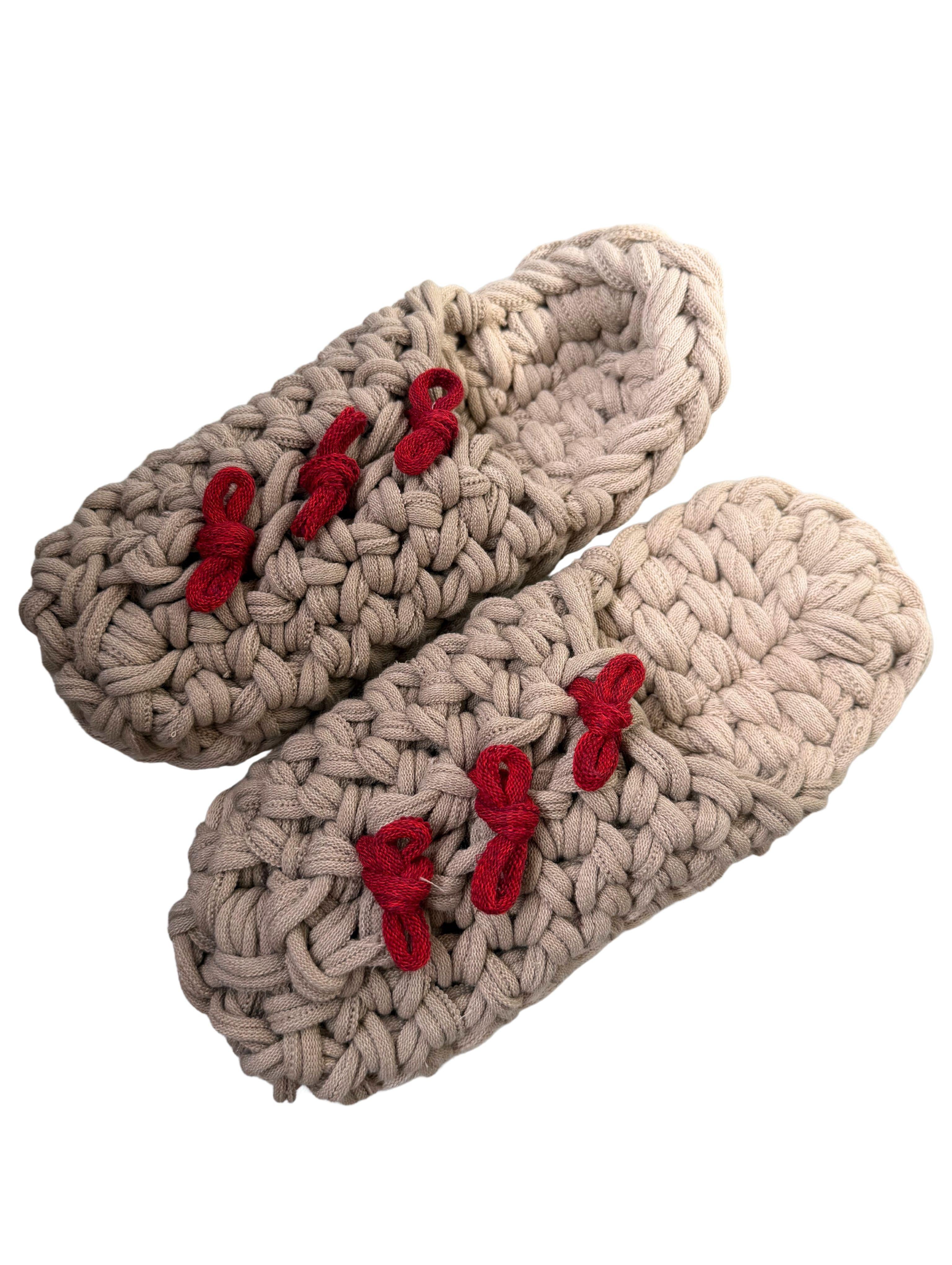 Gestrickte Upcycling-Hausschuhe Gestrickte Upcycling-Hausschuhe