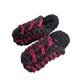 Gestrickte Upcycling-Hausschuhe