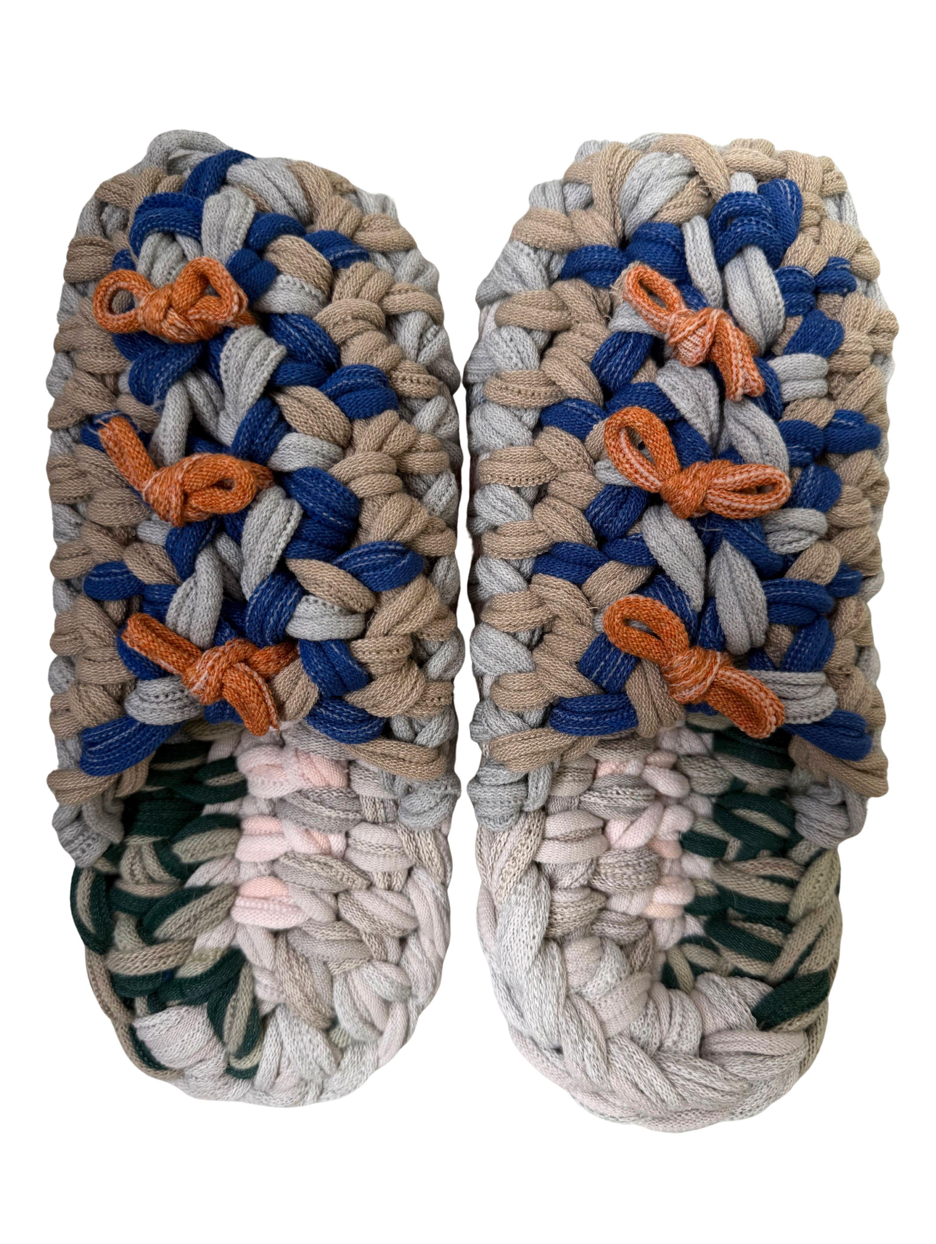 Gestrickte Upcycling-Hausschuhe