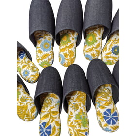 Große Hausschuhe aus Denim und Blumenmuster