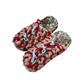 Gestrickte Upcycling-Hausschuhe Gestrickte Upcycling-Hausschuhe