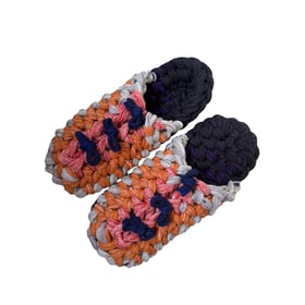 Gestrickte Upcycling-Hausschuhe