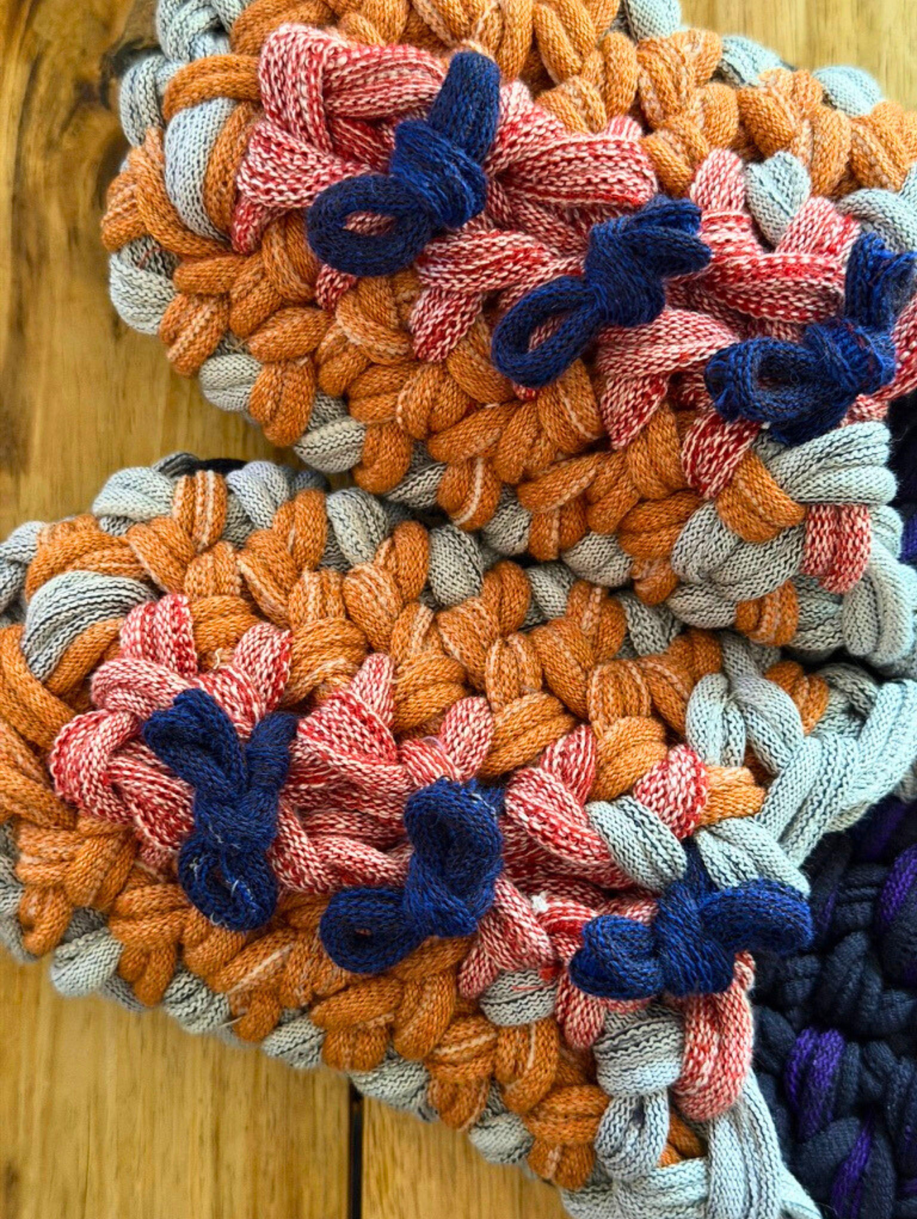 Gestrickte Upcycling-Hausschuhe Gestrickte Upcycling-Hausschuhe
