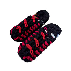 Gestrickte Upcycling-Hausschuhe