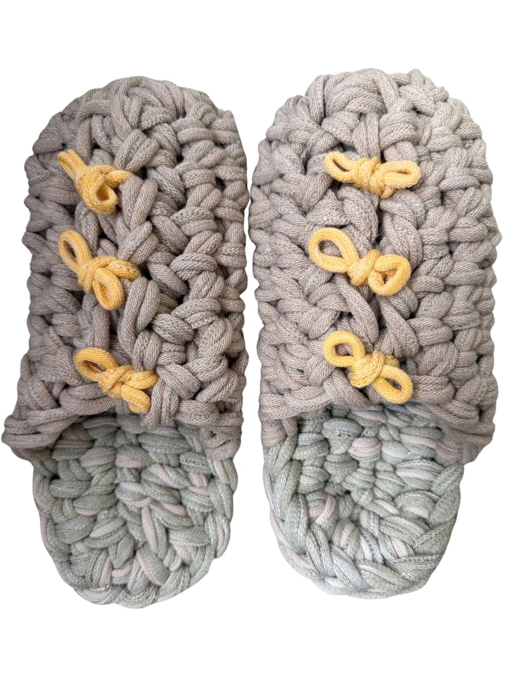Gestrickte Upcycling-Hausschuhe